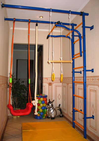 Городок Г-образный с креплением к стене